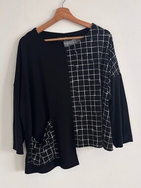Sympli asymmetric hem patch pocket boxy Lagenlook black top size 12